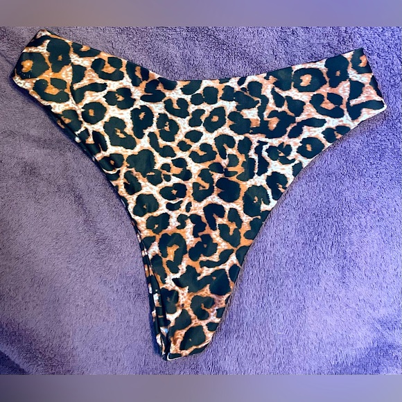 SHEIN leopard print high waisted bikini bottoms! ☀️👙🕶️🐆 - Picture 1 of 5